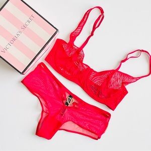 32D SMALL Victoria’s Secret red bra set
